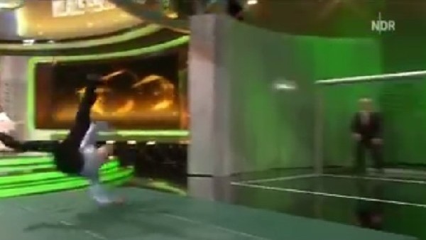 65 yaşında müthiş vole golü attı