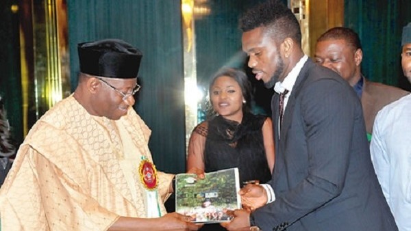 Eski Fenerbahçeli siyasete atıldı!