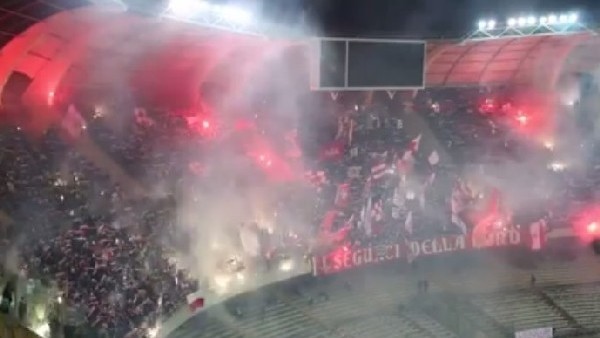 Tribünlerde muhteşem şov yaptılar