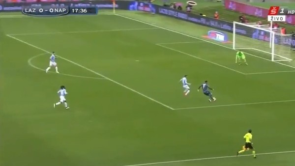 Higuain kaleciyi bombaladı