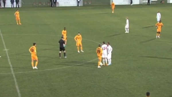 Hakeme saldırmak istedi!