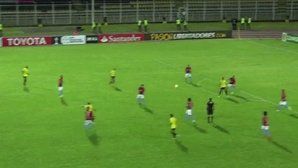 Sol ayağıyla füze yolladı!