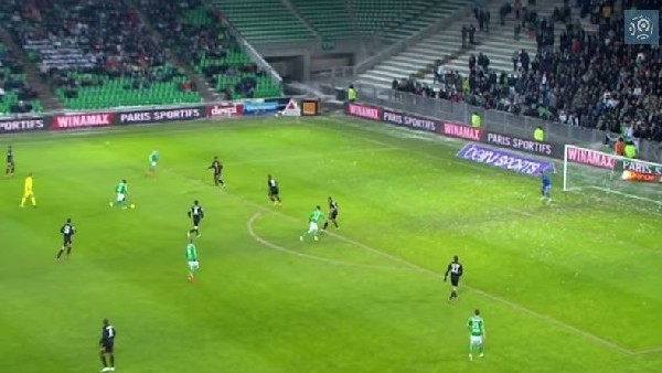 Sol ayağıyla adeta füze yolladı!