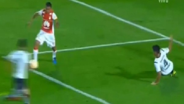 Rakibini pazara yolladı, müthiş gol attı!