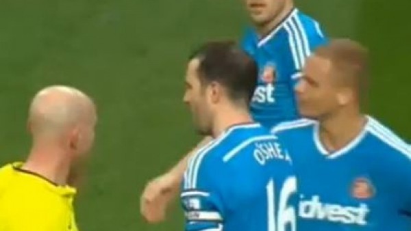 Manchester United maçında hakem skandalı