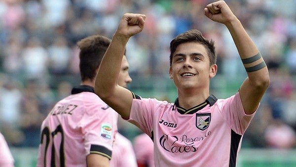 Transferin gözdesinden mükemmel frikik