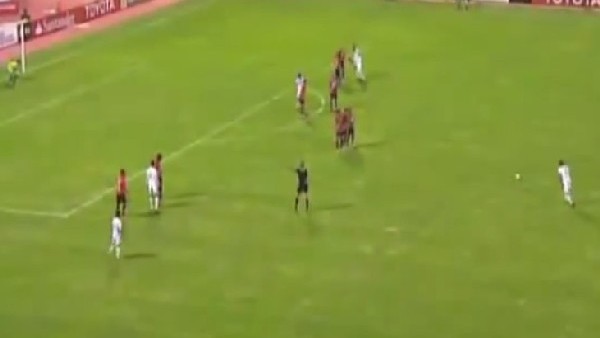 Bolivya'da muhteşem frikik golü!