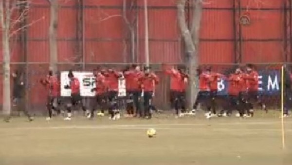 Mesut Bakkal, İlk Antremanına Çıktı