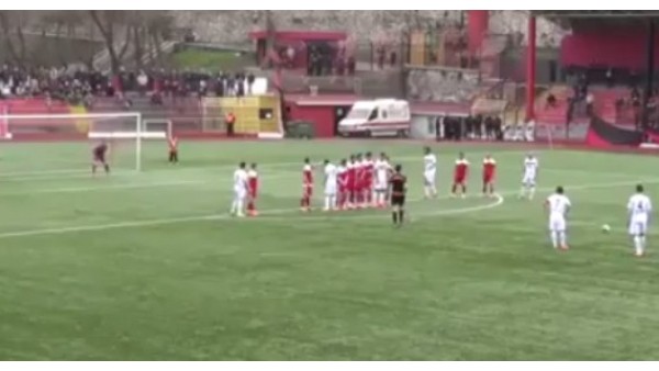Karagümrüklü Futbolcudan Muhteşem Frikik Golü