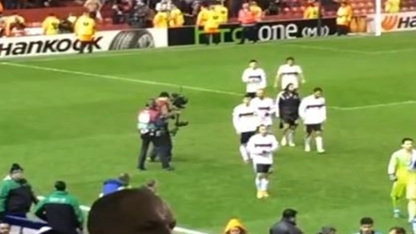 Beşiktaş tribünleri maç sonunda takımı alkışladı.