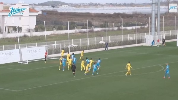 Hulk kornerden golü attı!