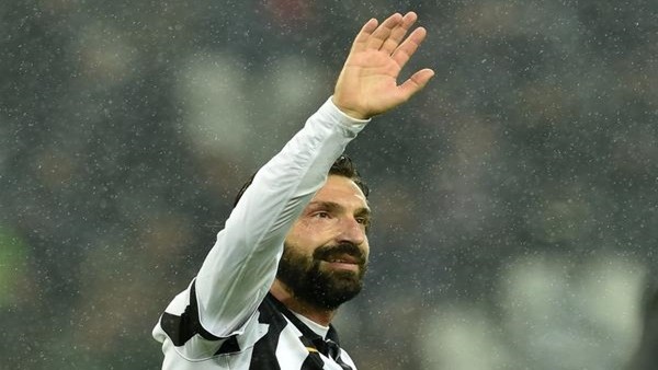 Pirlo kaleciyi fena avladı