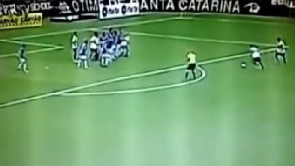 Ronaldinho frikiği attı!