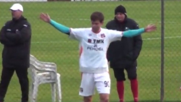 Orta Sahadan İnanılmaz Bir Gol!