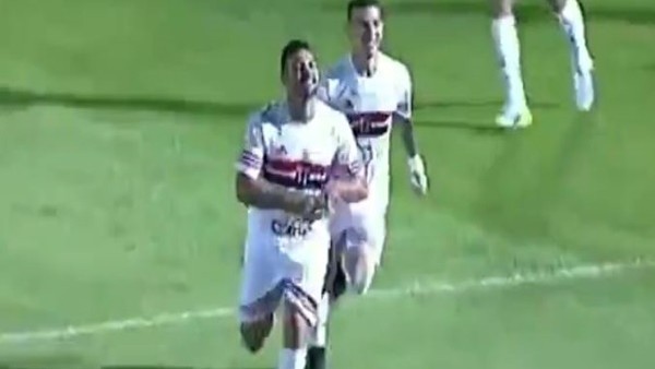 Andre Santos takımına galibiyeti getirdi