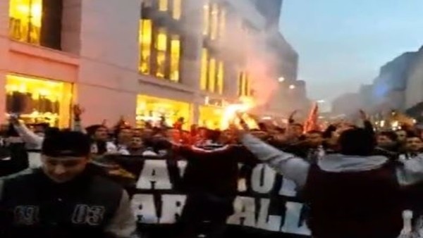 Beşiktaşlı taraftarlar Liverpool sokaklarını zaptetti