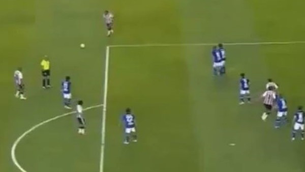 Marco Fabian Frikikten Harika Yazdı