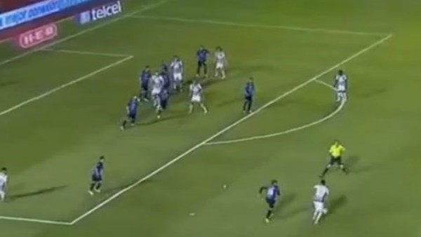 Edwin Cardona'dan Akıllara Zarar Bir Gol...