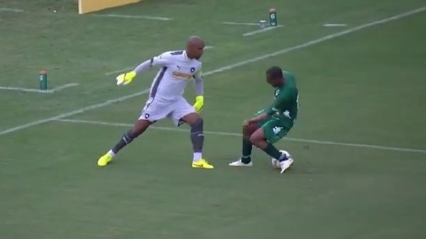 Eski Trabzonspor'lu kaleciden müthiş hareket