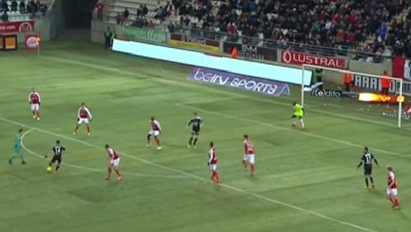 Kaleciyi çaresiz bırakan enfes gol