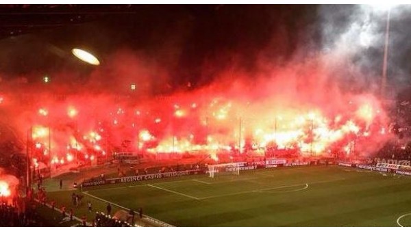 Paok - Olympiakos maçında muhteşem tribün şov