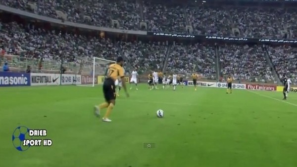 Frikikten enfes bir gol attı!