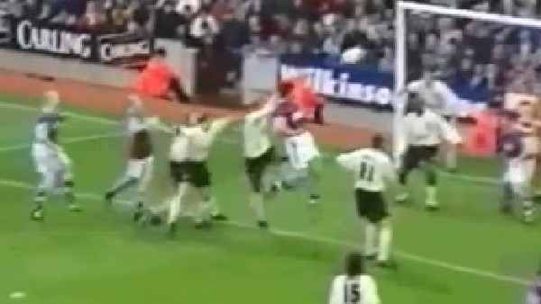 Slaven Bilic'in Liverpool'a attığı gol...