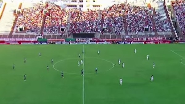 Futbolcular Kendi Taraftarlarını Protesto Etti!