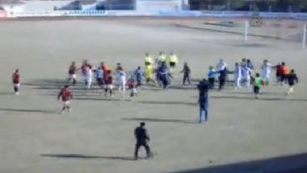 Amatör maçta kavga çıktı
