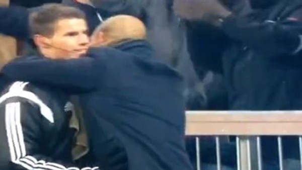 Robben'in golünden sonra Guardiola 4. hakeme sarıldı 