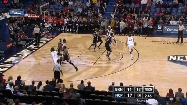 Markel Brown, 360 derece dönerek smacı bastı