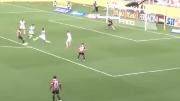 Topun gelişine köşeye çaktı!