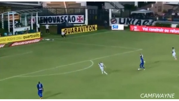 Sol Ayağıyla Kaleciyi Fena Avladı!