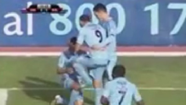 55 metreden inanılmaz gol attı!