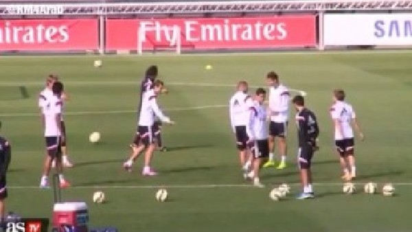 Gareth Bale, Modricin yüzüne vurdu