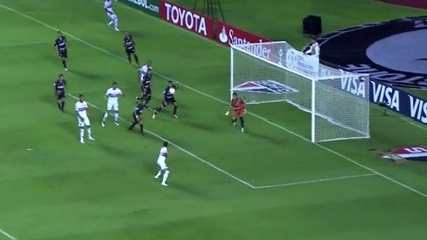 Pato'dan muhteşem vole golü!