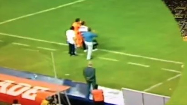 Teknik direkötürün başına taş attılar...