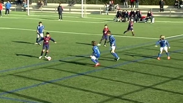 Ronaldinho'nun efsane golünü kopyalayan Barçalı