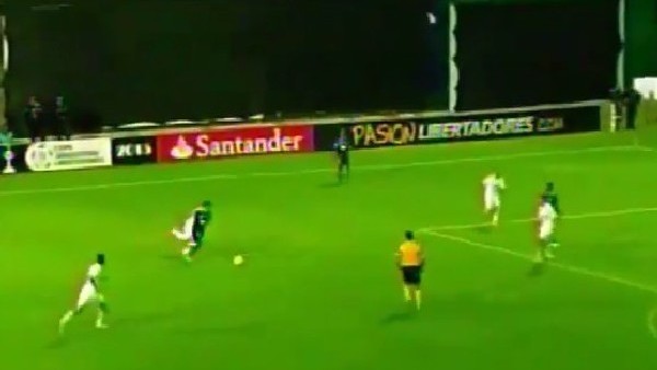 Kaleci neye uğradığını şaşırdı! Nefis gol...