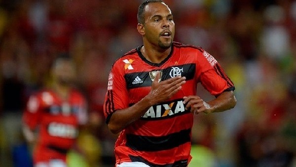 Önce gol attı, sonra kaleci oldu!