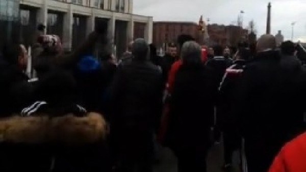 Beşiktaş taraftarları Liverpool sokaklarında