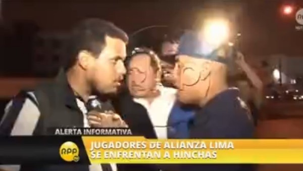 Futbolcudan taraftara tokat!