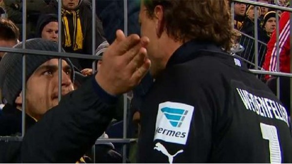 Dortmund taraftarları futbolculardan hesap sordu