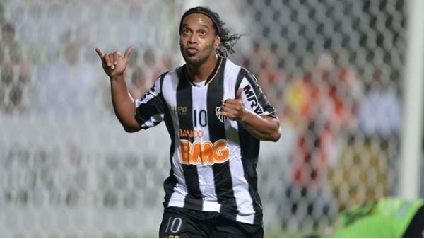 Ronaldinho diye bir efsane var...