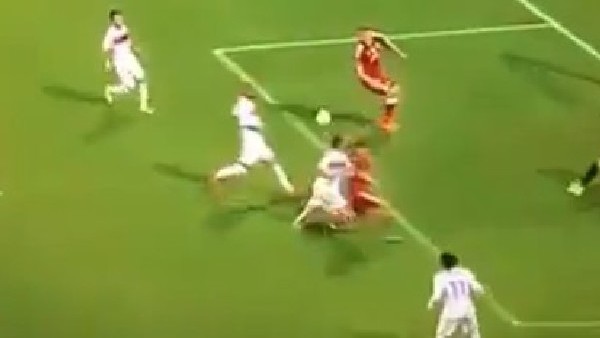 Gol atmak isterken rezil oldu!