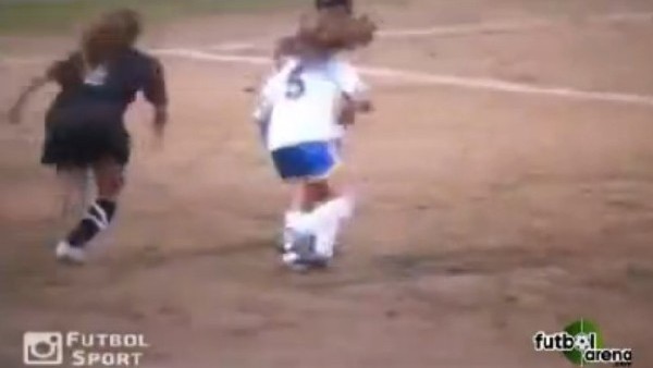 Kadın oyuncudan muhteşem çalım!