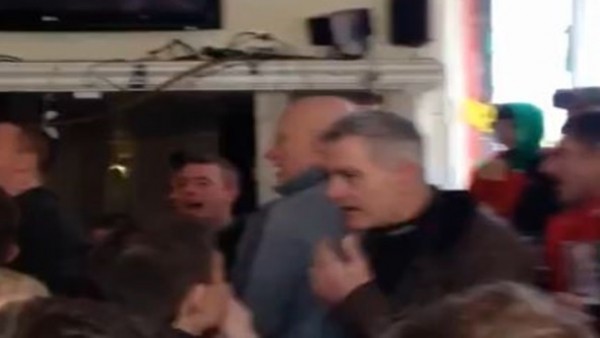 Liverpool taraftarından Emre Can tezahüratı