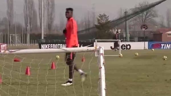 Pogba hocasıyla kozlarını paylaştı!