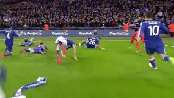 Chelsea'li yıldız sevinmek isterken sakatlandı!