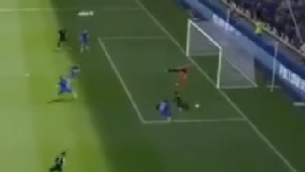 FIFA oyununda akıl almaz gol kaçırma!